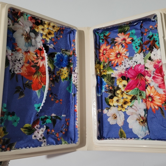 🚫SOLD Disney Beauty and the Beaat 90's VHS Upcycled Shoulder Handbag - Picture 8 of 8